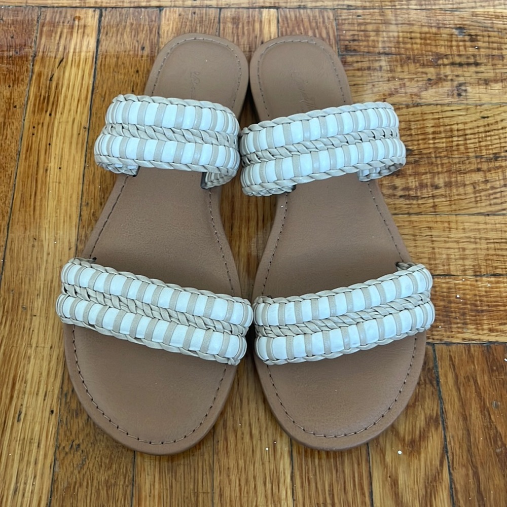 Women’s size 7 1/2 sandals white and beige